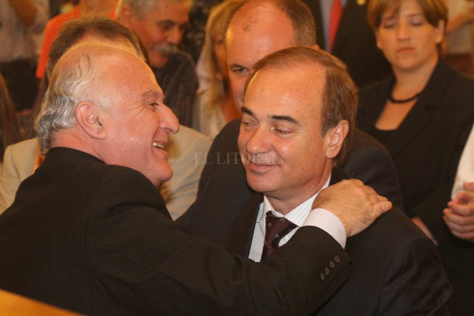 7 de diciembre de 2011. En la jura de los nuevo senadores provinciales. Aquí junto a Eduardo Di Pollina.