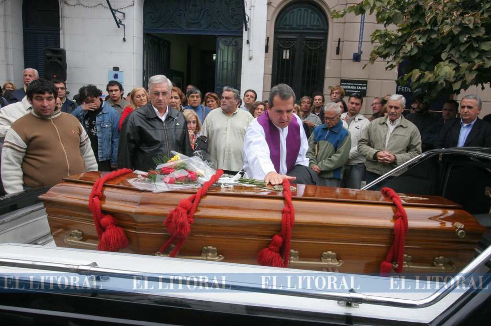 Despedida de los restos del padre Rosso, en el Colegio Mayor Universitario.