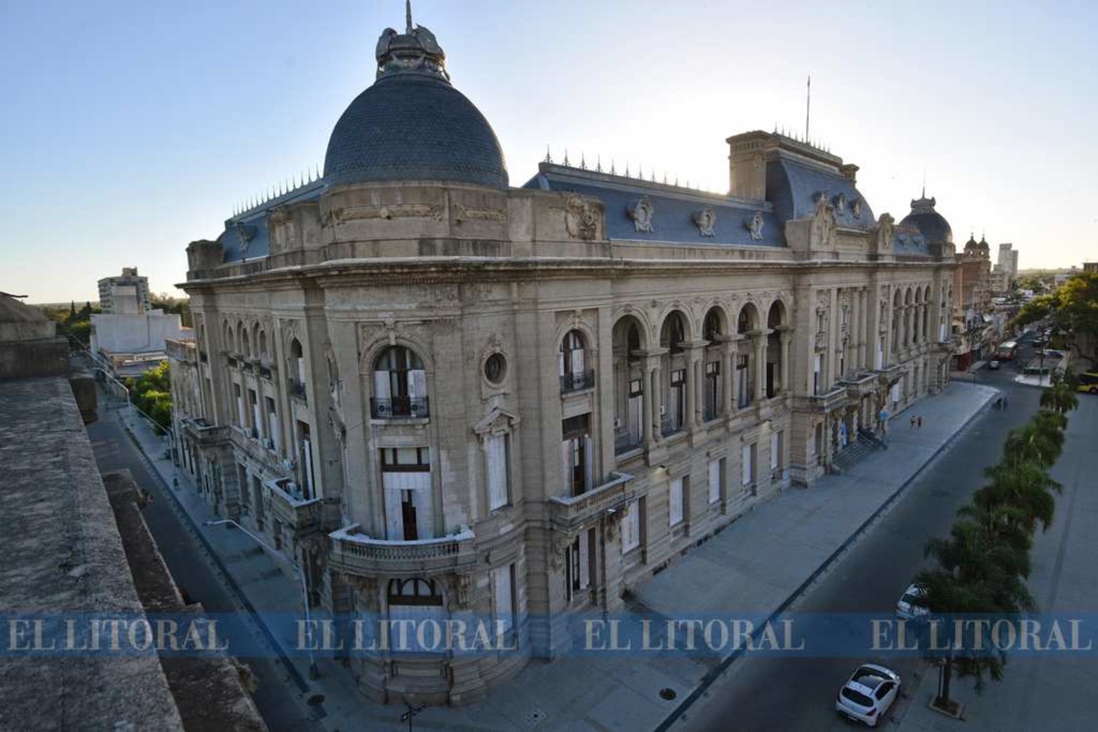 Cómo era la Plaza de Mayo a mediados del 1600, el cuadro de la Virgen que "sudó", la incógnita por el número de la habitación donde se alojó Jorge Bergoglio en el Colegio Inmaculada. Una recorrida por el casco histórico y la Manzana Jesuítica que desanda a una capital llena de misterios.