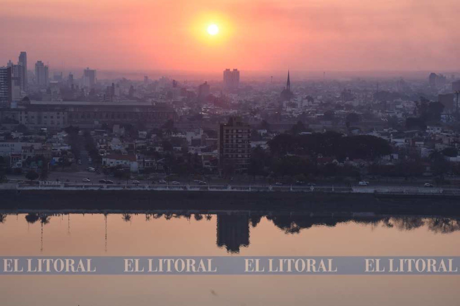 31 de agosto. El humo sobre la ciudad brindó atardeceres con tonos naranjas.