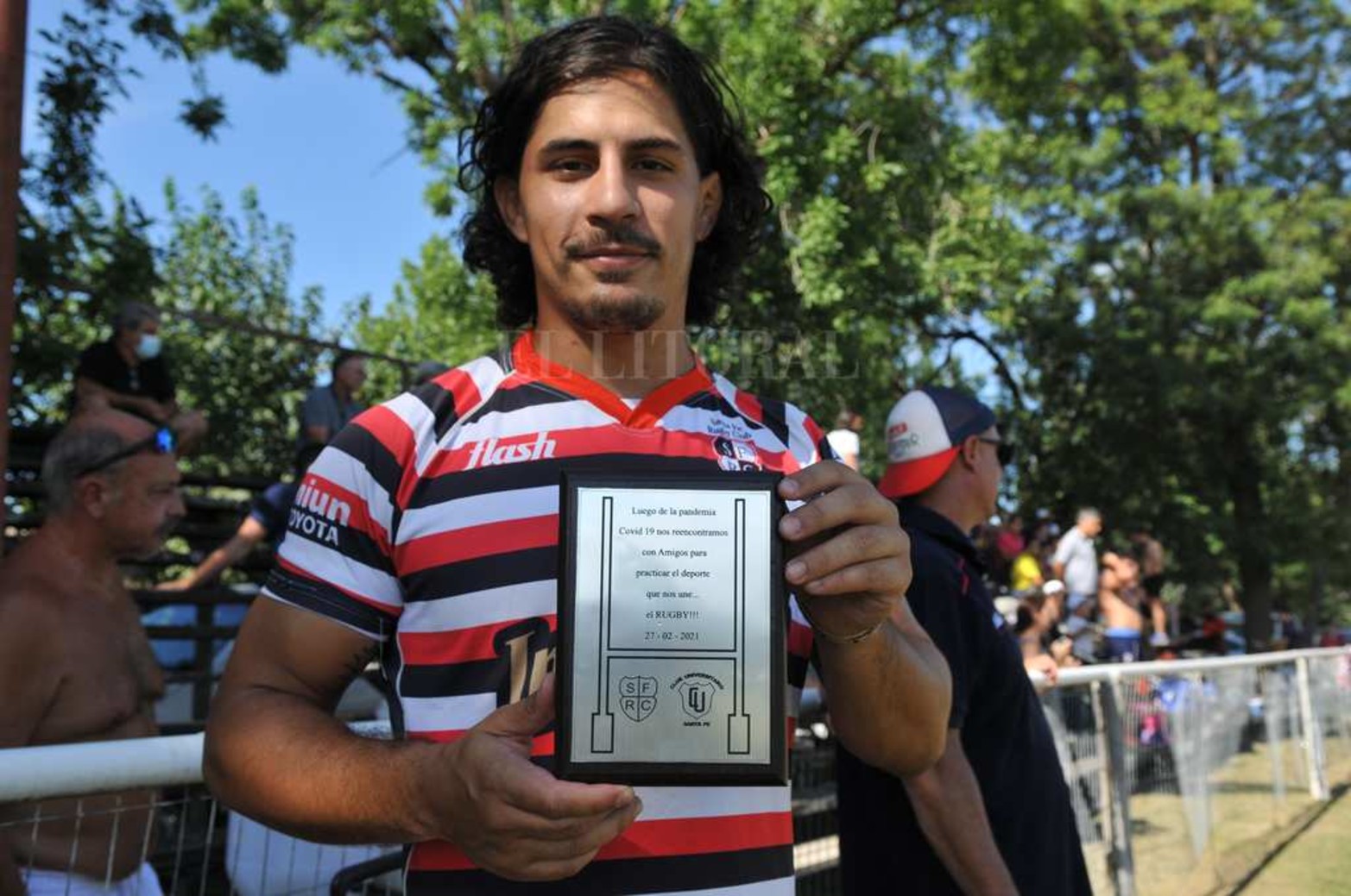 El rugby que fue uno de los primeros deportes en volver a entrenar en la ciudad pero hoy volvió a jugar un partido amistoso entre Universitario y Santa Fe Rugby.