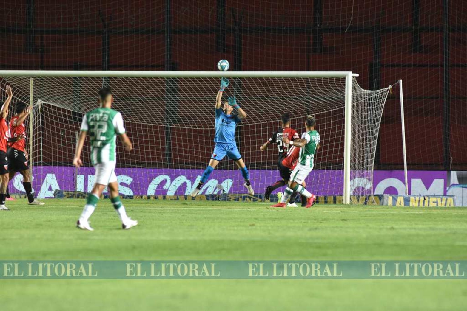 Banfield le ganó a Colón y lo dejó fuera de toda chance de pelear por un lugar en la final que otorga un lugar para la Copa Libertadores.