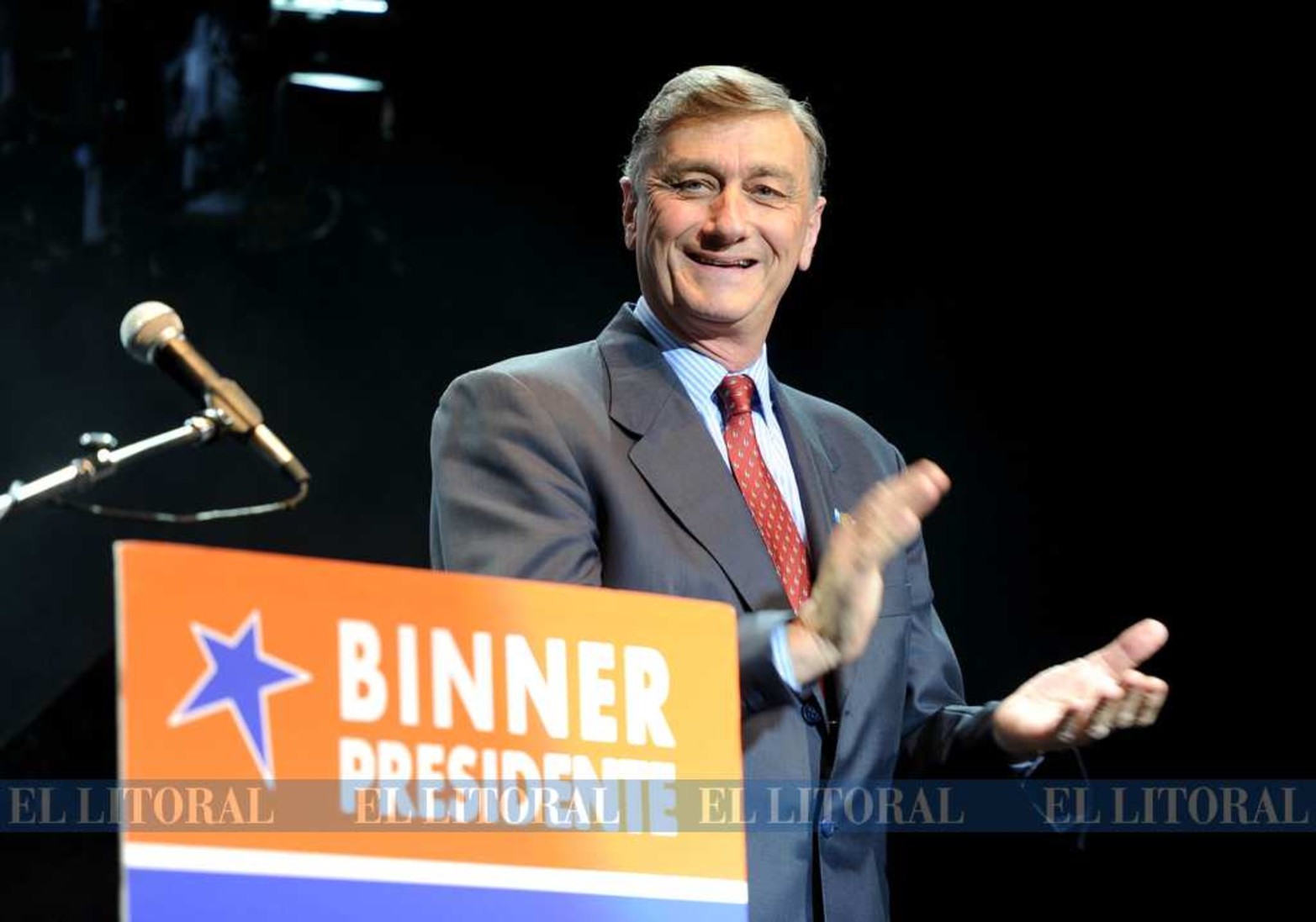 El 14 de agosto de 2011 compitió en las elecciones primarias, en las que resultó el cuarto más votado, con alrededor del 11% de los votos.