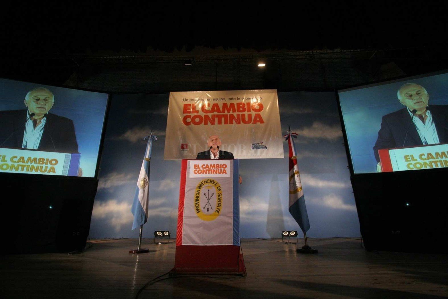 2 de febrero de 2011. Acto de lanzamiento de la candidatura a gobernador de Antonio Bonfatti, en la Sala Garay del Colegio Inmaculada.