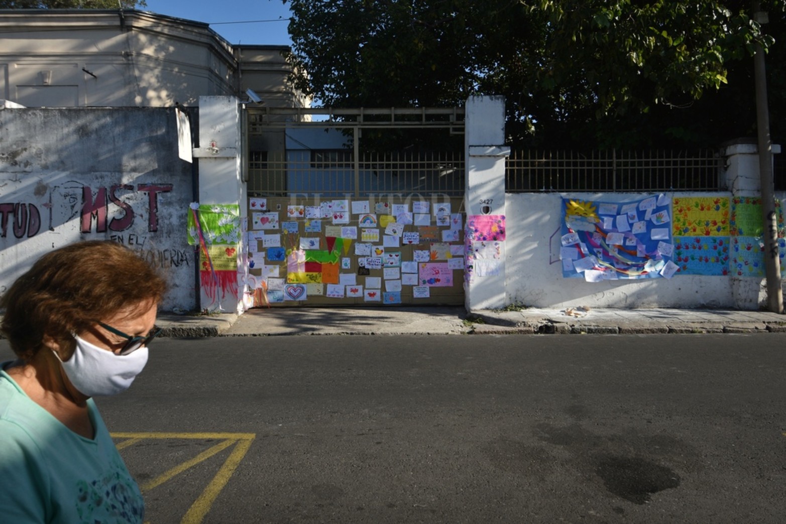 Se trata de Yanina Primón, del Complejo Educativo IES. Está internada en el Cullen desde hace una semana. Su estado es delicado.