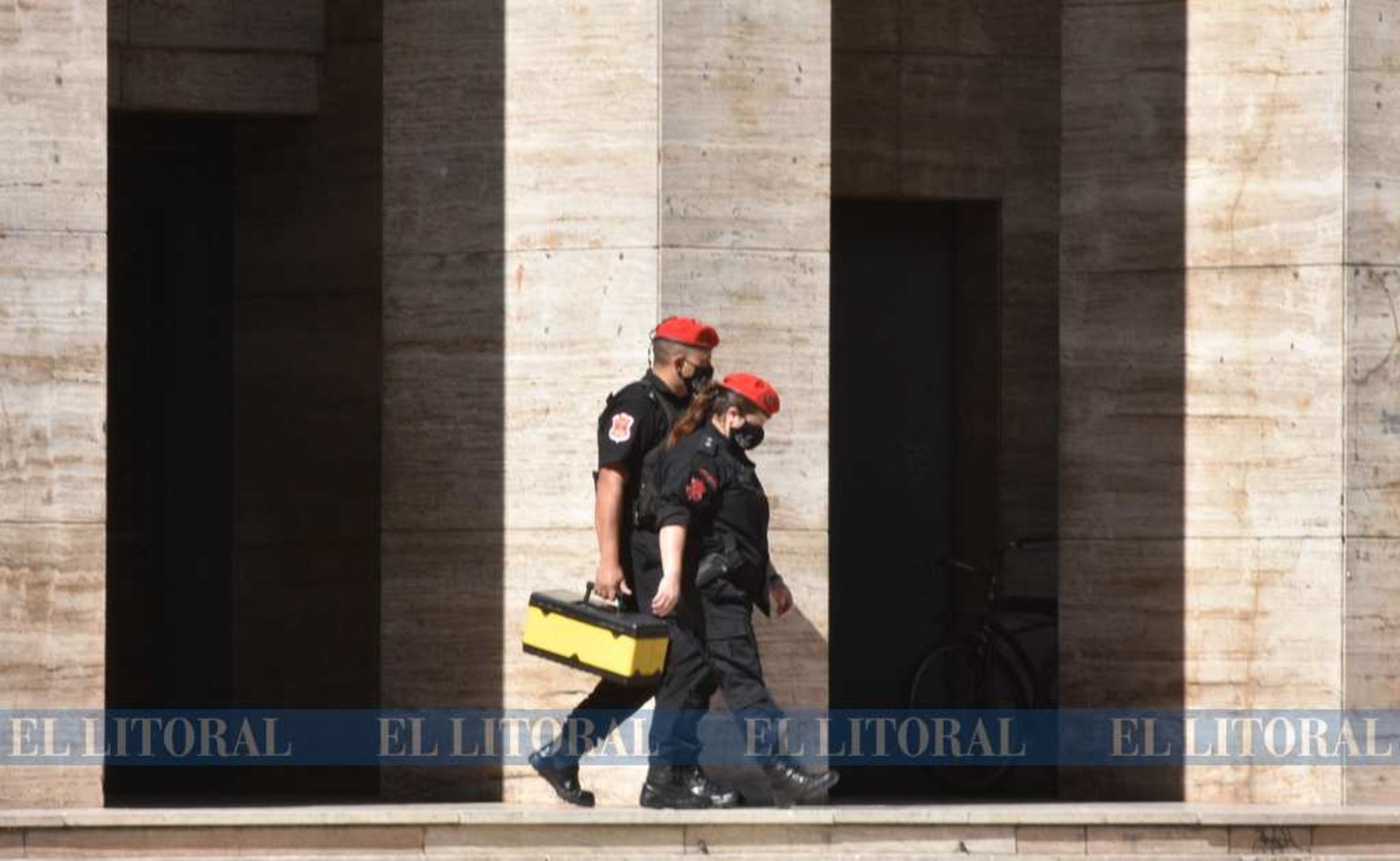 Un llamado al teléfono de emergencia 911 se advirtió que había una bomba en uno de los baños.