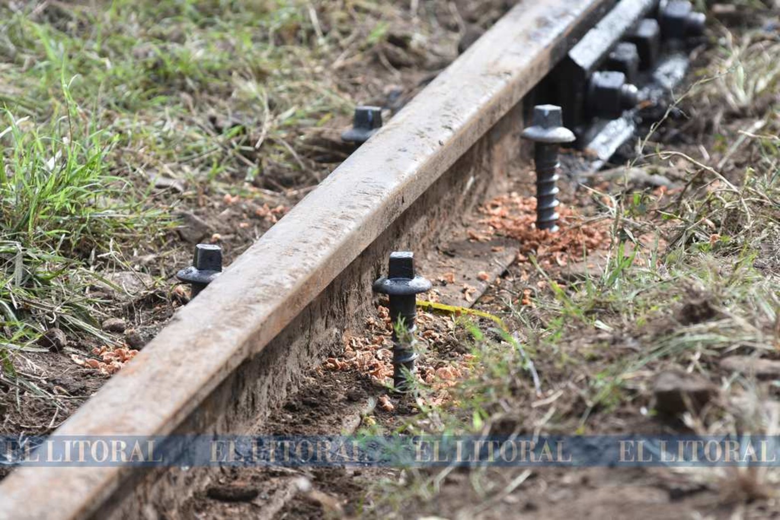 Reparación de vías Vélez Sarsfield y Llerena