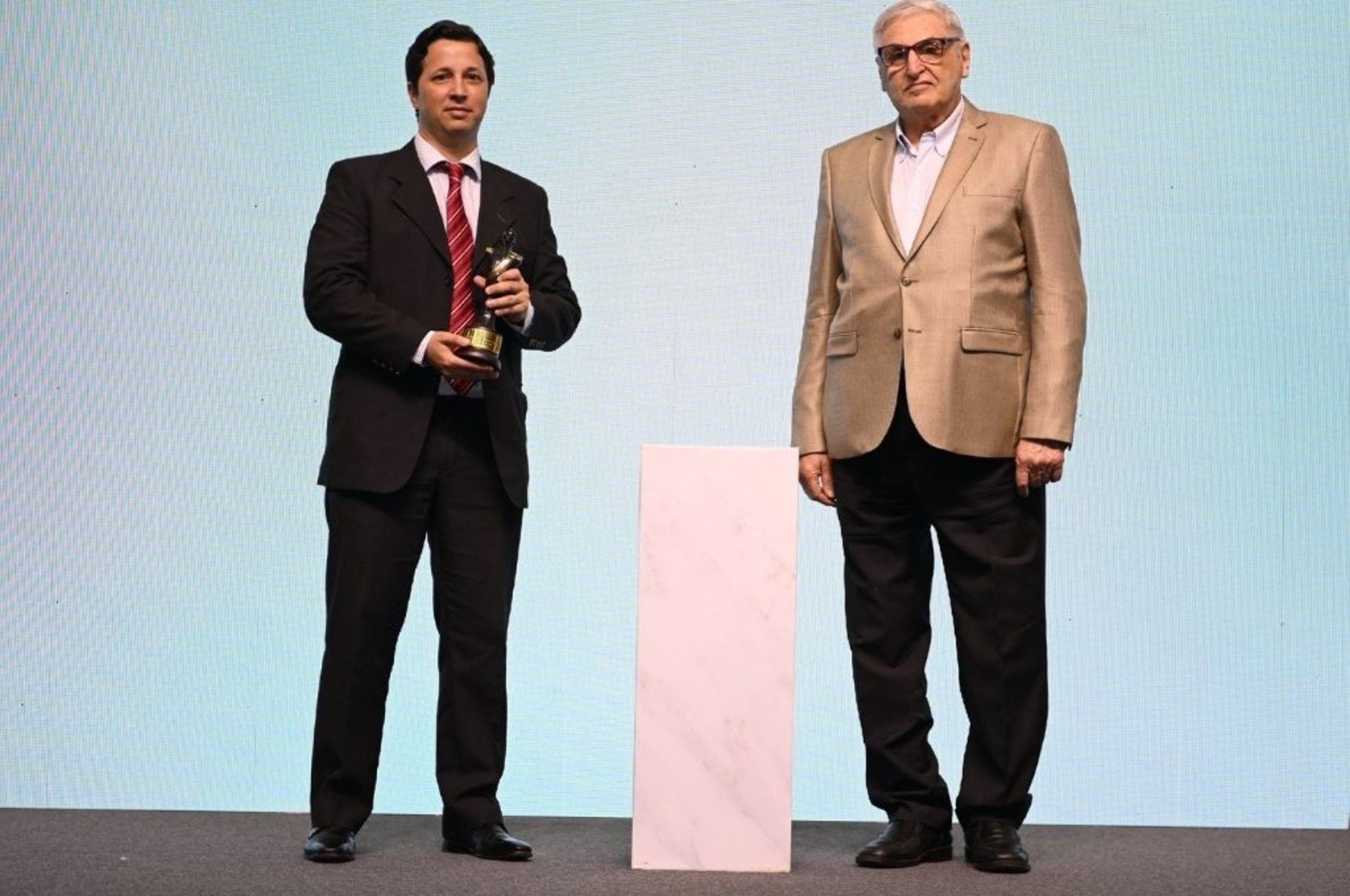 Juan Pablo Scalenghe y Pedro Schuster. El Emporio de la Construcción.