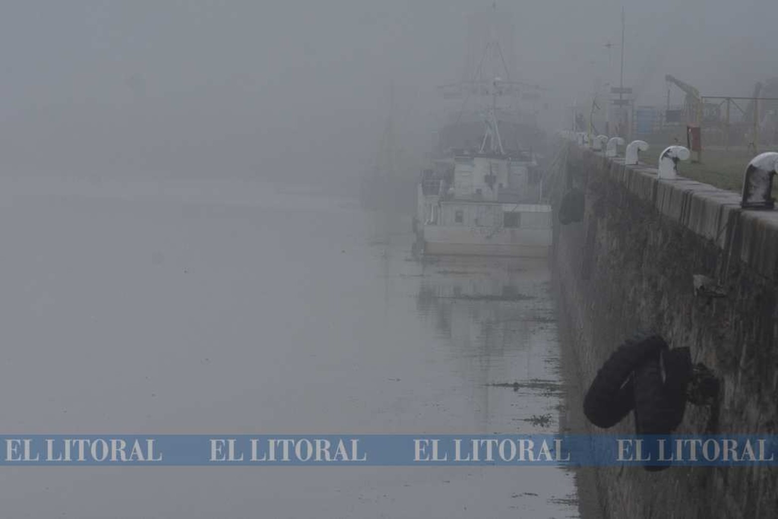 Nubes bajas...Como vino ocurriendo esta semana, una densa niebla cubrió la ciudad. Lo de hoy ¿es niebla o llovizna?
