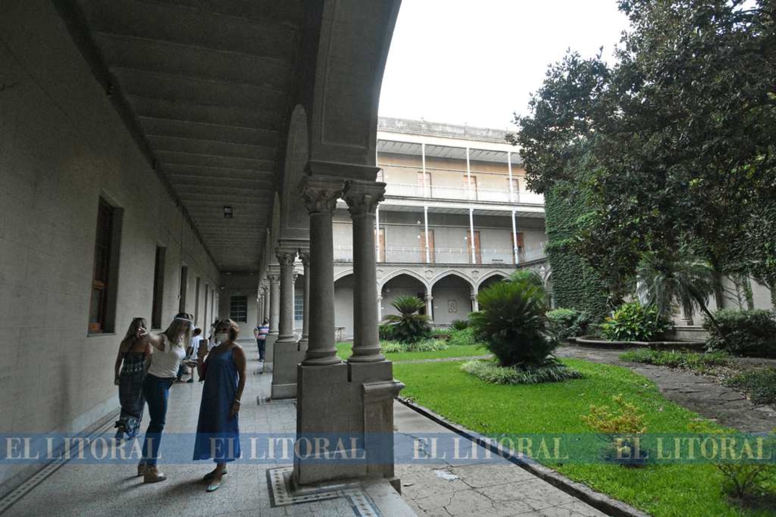 Cómo era la Plaza de Mayo a mediados del 1600, el cuadro de la Virgen que "sudó", la incógnita por el número de la habitación donde se alojó Jorge Bergoglio en el Colegio Inmaculada. Una recorrida por el casco histórico y la Manzana Jesuítica que desanda a una capital llena de misterios.