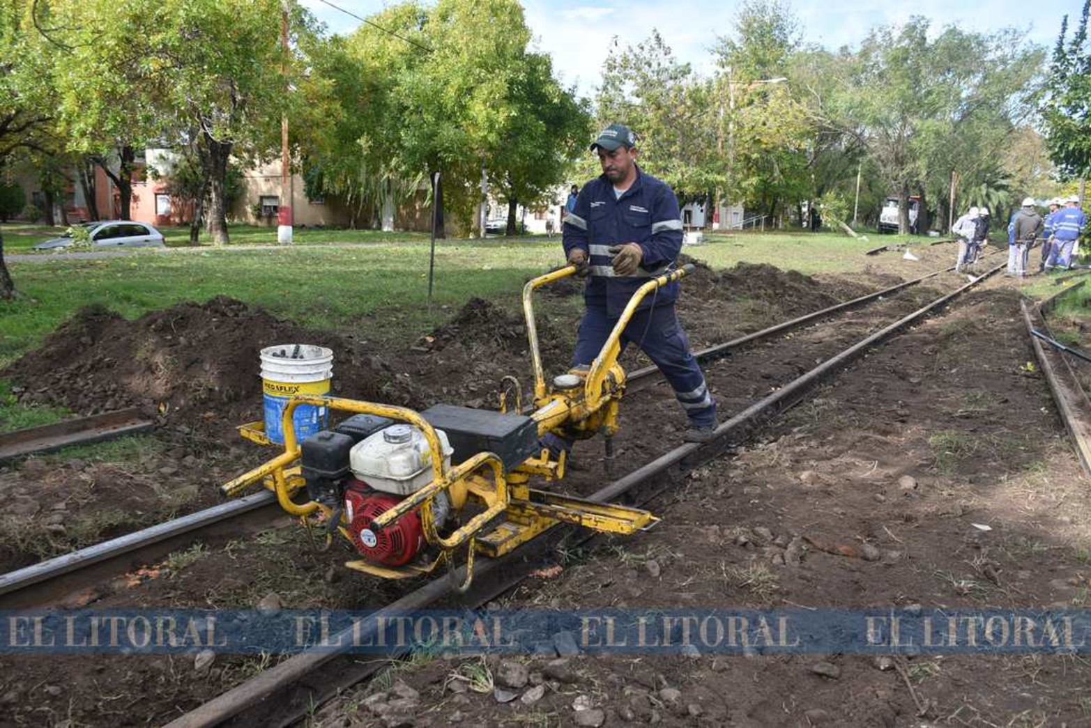 Reparación de vías Vélez Sarsfield y Llerena