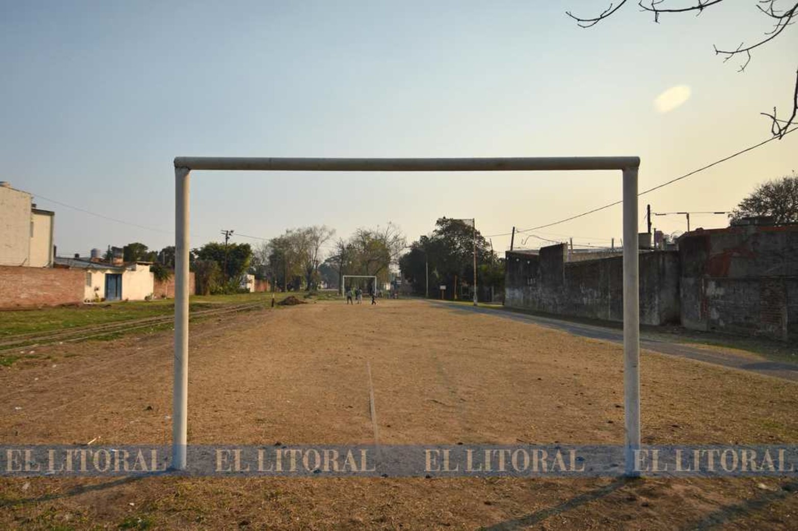 Lugar de encuentro. Donde había un basural, ahora hay un espacio de esparcimiento en común. Con la fuerza de la solidaridad entre los vecinos lograron cambiar el aspecto del lugar. Güemes y Luciano Torrent.