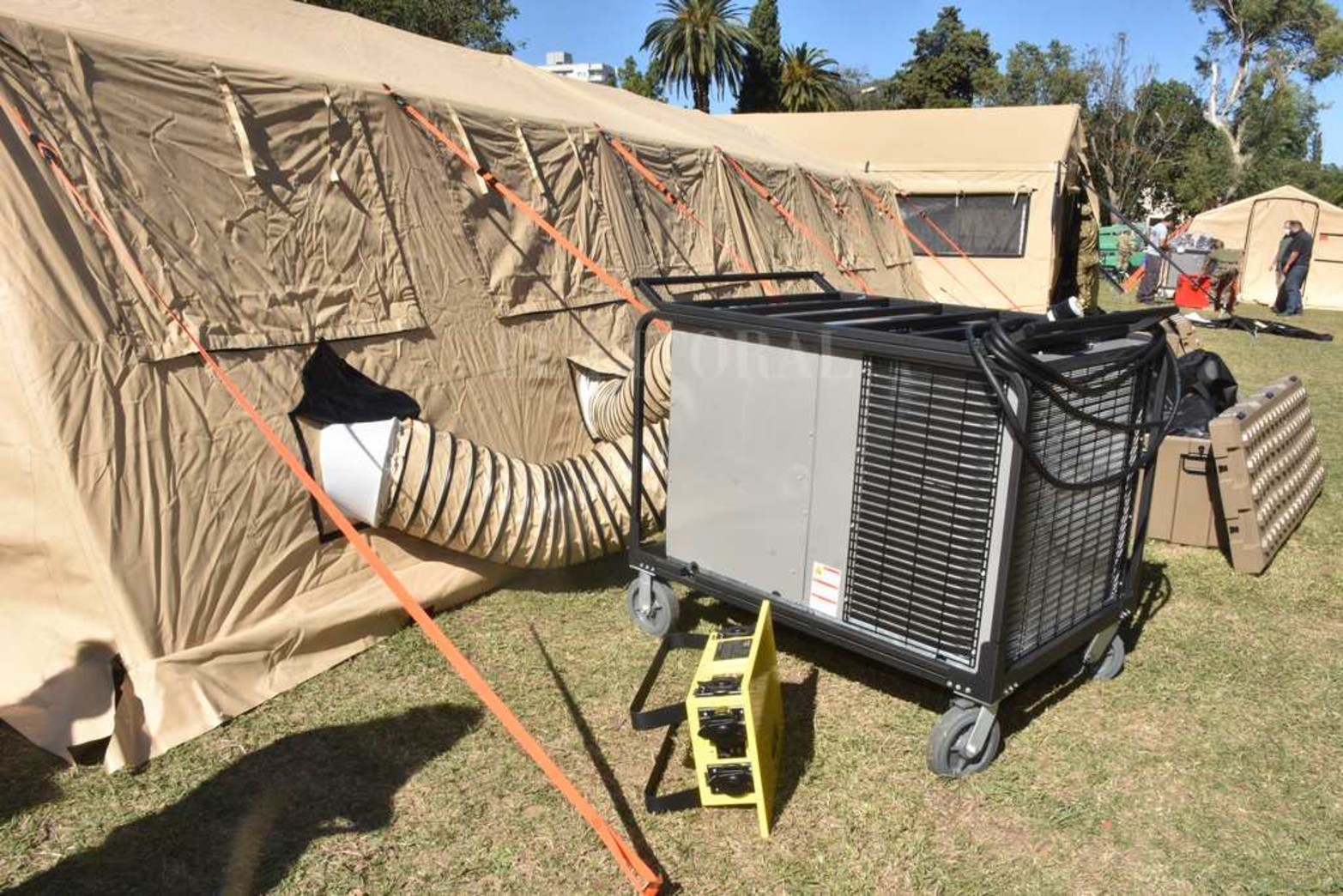 El hospital militar móvil llegó como una donación al país. Tiene capacidad para 40 camas de internación media.