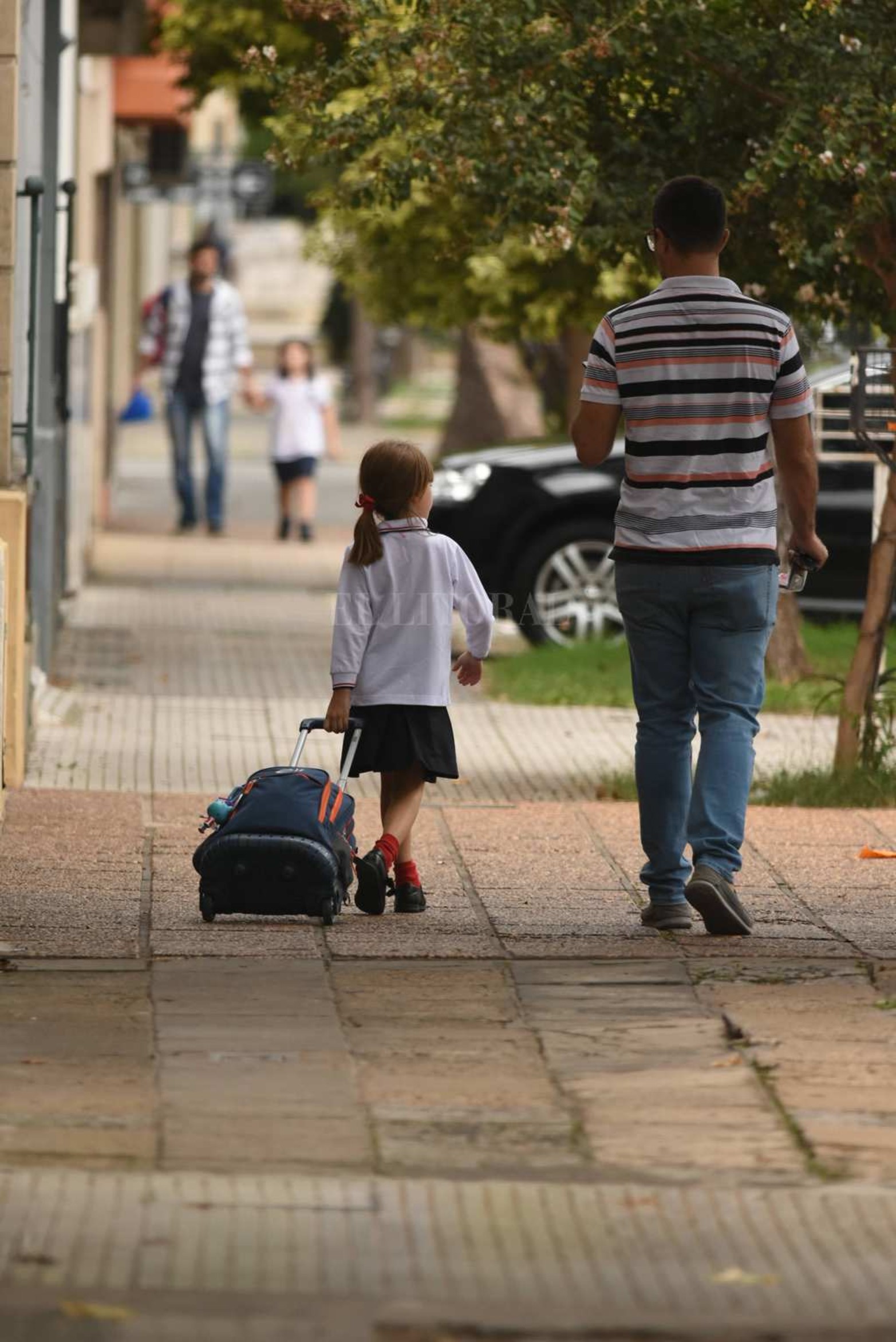 Algunas toman la opción de ir y volver caminando.