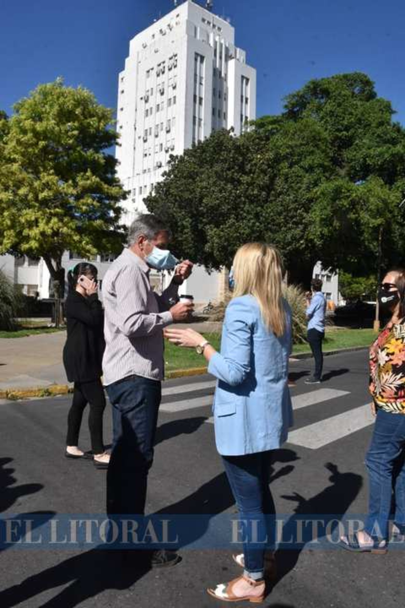 Un llamado al teléfono de emergencia 911 se advirtió que había una bomba en uno de los baños.