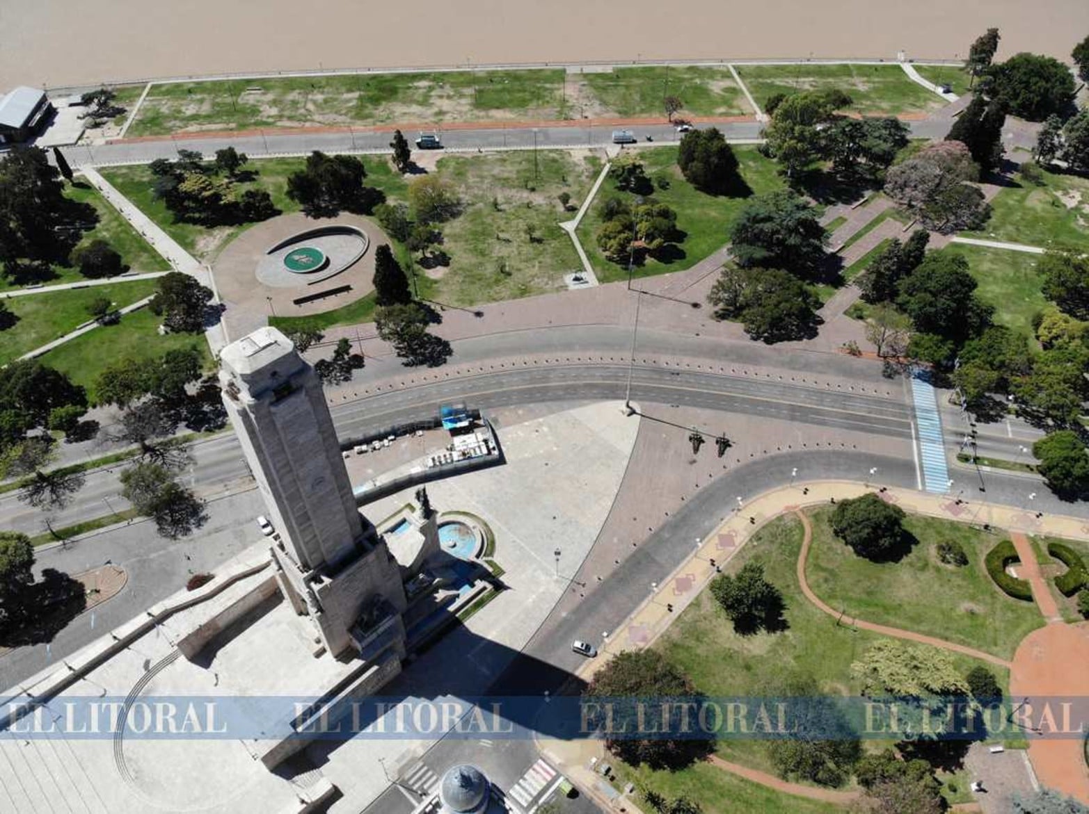 El monumento a la Bandera vacío. Así luce las inmediaciones del histórico lugar.