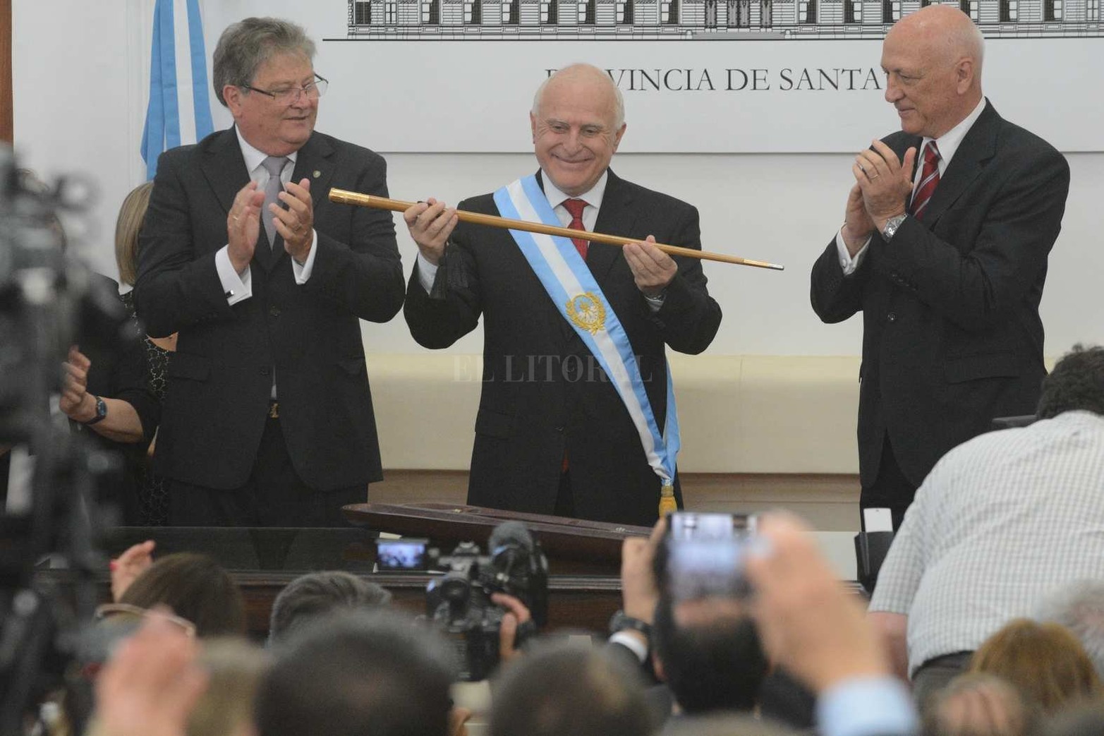 11 de diciembre de 2015. En el salón blanco de casa de 
Gobierno en el traspaso de mando de Gobernador. Antonio Bonfatti a Miguel Lifschitz.