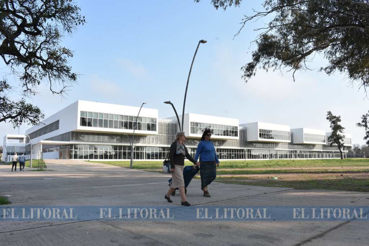 Martes 27 de agosto de 2019. La obra casi terminada con los accesos de veredas listo.