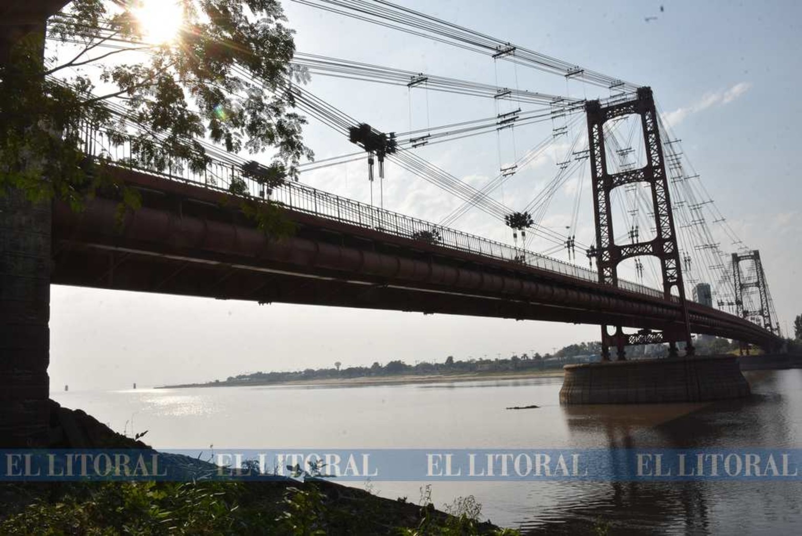 Puente acueducto. Los restos que aparecen serían de un puente de 1093 que traía el agua desde el río Colastiné.