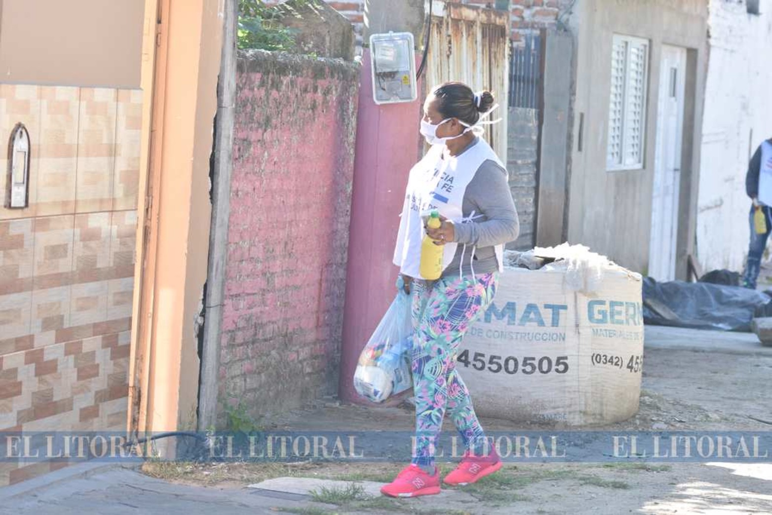 El Ejercito y el Ministerio de Desarrollo Social de la provincia entregó bolsones de comida y lavandina