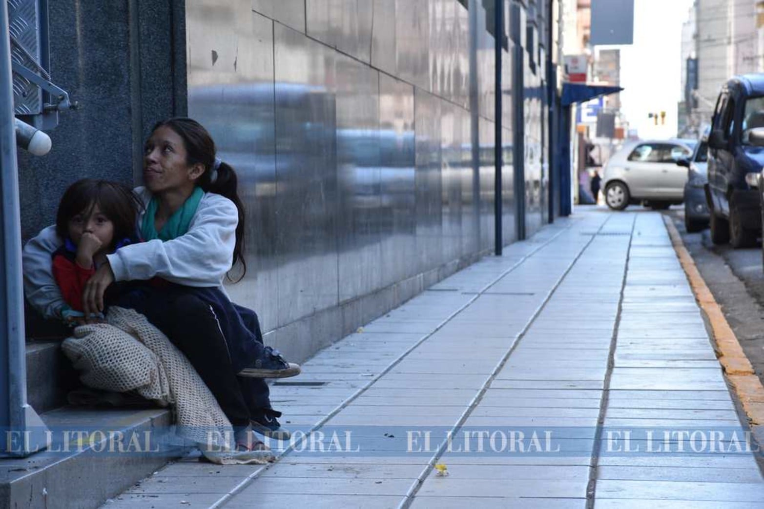 No quedó nadie. En las primeras horas del haber comenzado el aislamiento se observó personas pidiendo colaboración.