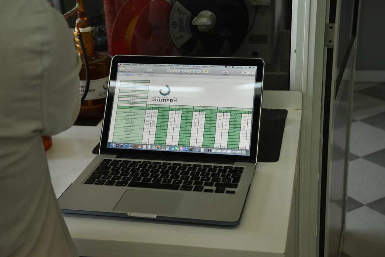 Del laboratorio al campo y a la industria. La empresa Quimadh lleva 25 años en el mercado local y más de una década en el mercado internacional.