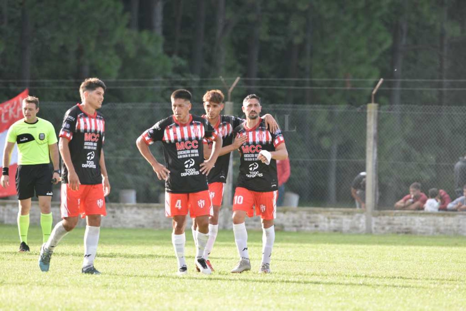 En la liga santafesina de fútbol A Independiente le ganó 1 a 0 a Colón de San Justo.