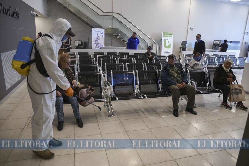Las colas en los bancos del país