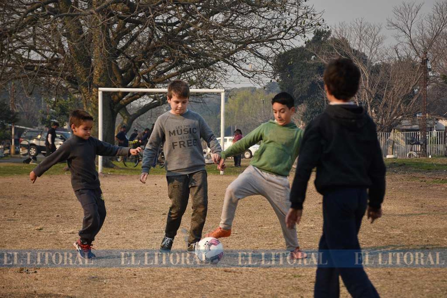 Lugar de encuentro. Donde había un basural, ahora hay un espacio de esparcimiento en común. Con la fuerza de la solidaridad entre los vecinos lograron cambiar el aspecto del lugar. Güemes y Luciano Torrent.
