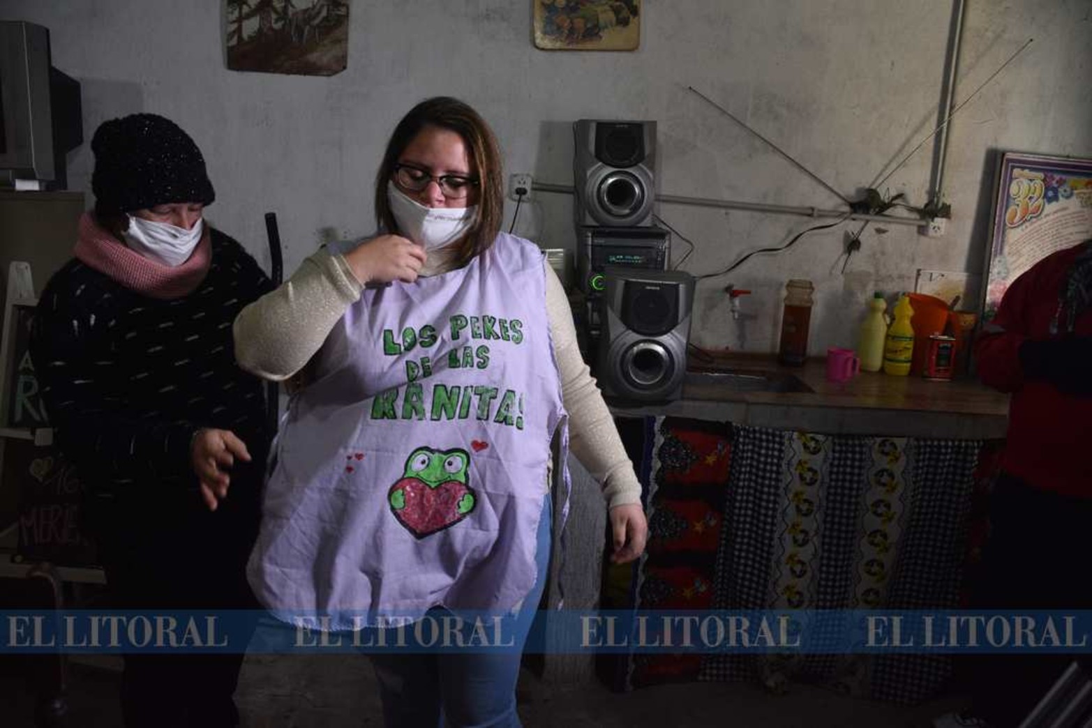 Dos veces por semana brinda un merendero y es a noche. Hace cinco años que funcionan.