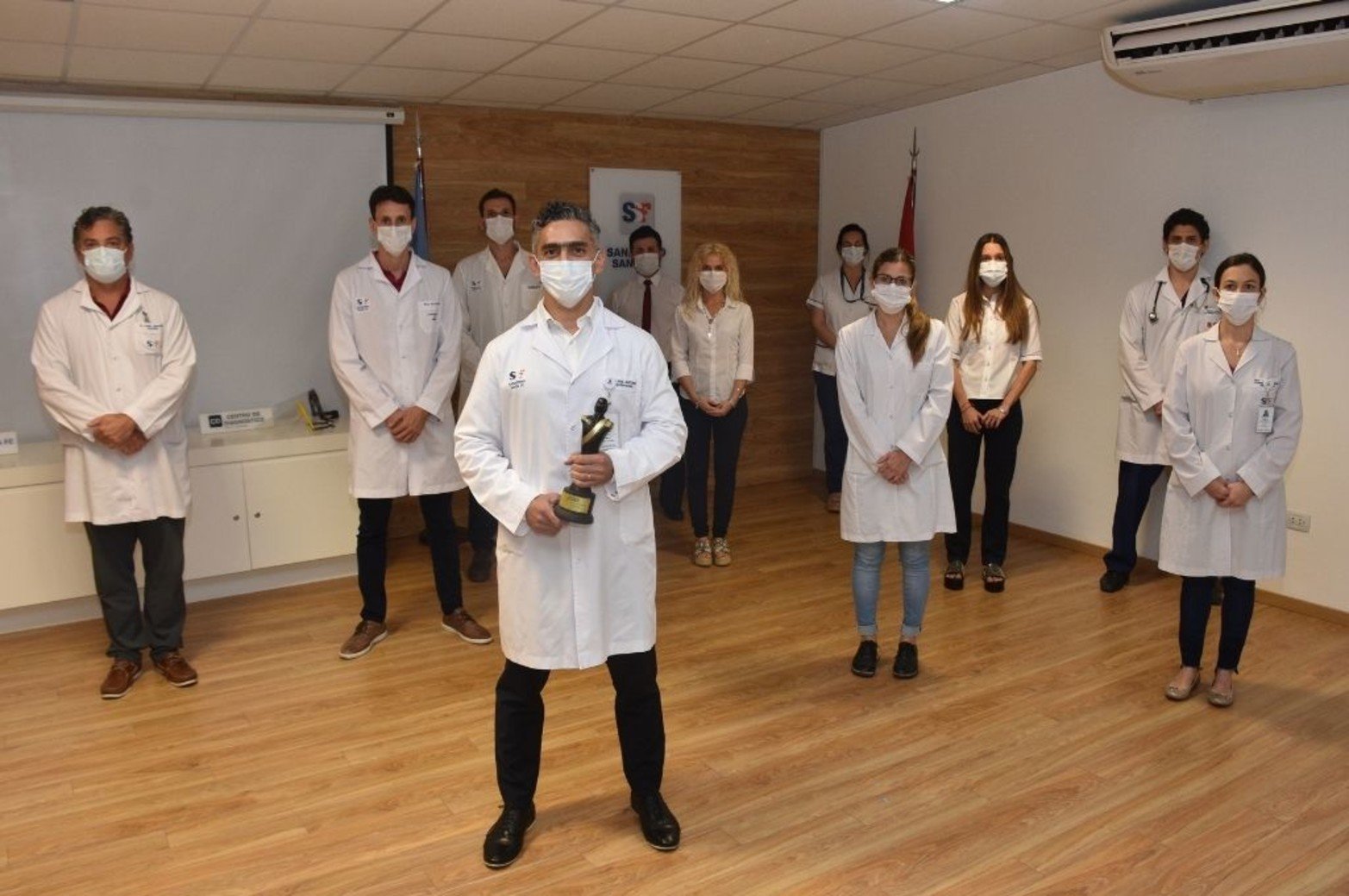 Equipo Covid. Consultorios Externos Grupo Santa Fe