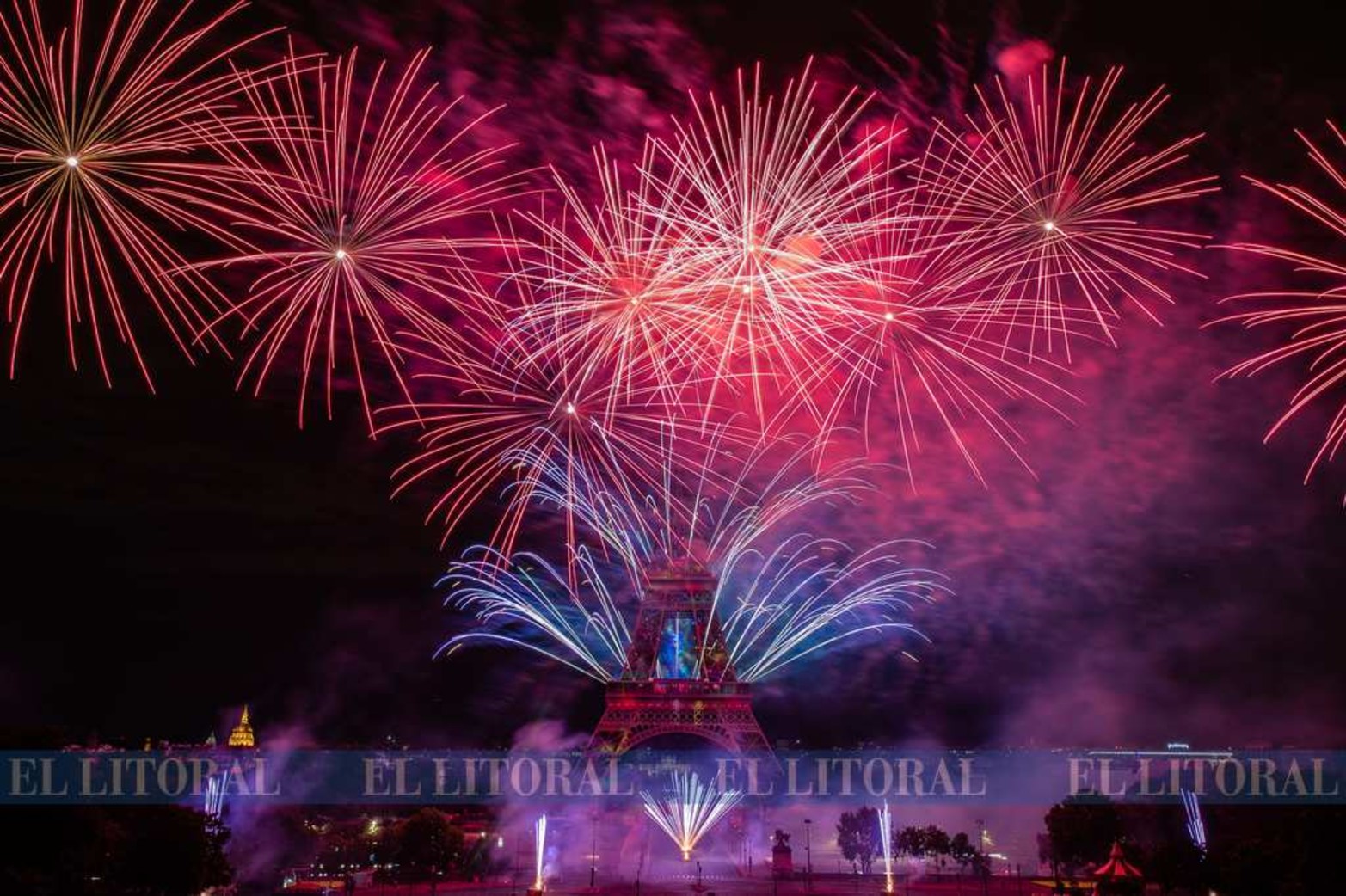 El día nacional de Francia, celebrado ayer 14 de julio,fue instituido por ley en 1880 para conmemorar la toma de la Bastilla del 14 de julio de 1789, símbolo del fin de la monarquía absoluta, y la Fiesta de la Federación del mismo día de 1790, símbolo de la unión de la nación francesa.