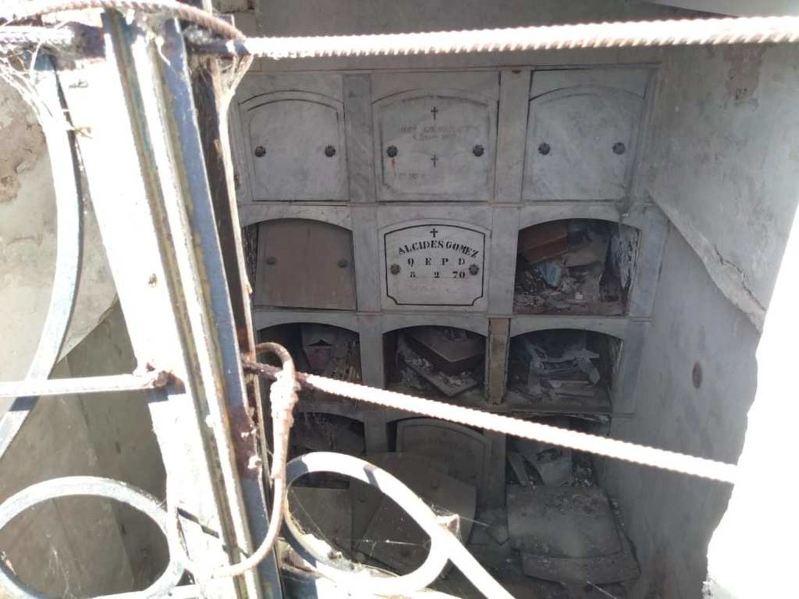 La falta de mantenimiento y las profanaciones es un tema que sigue sin solución.