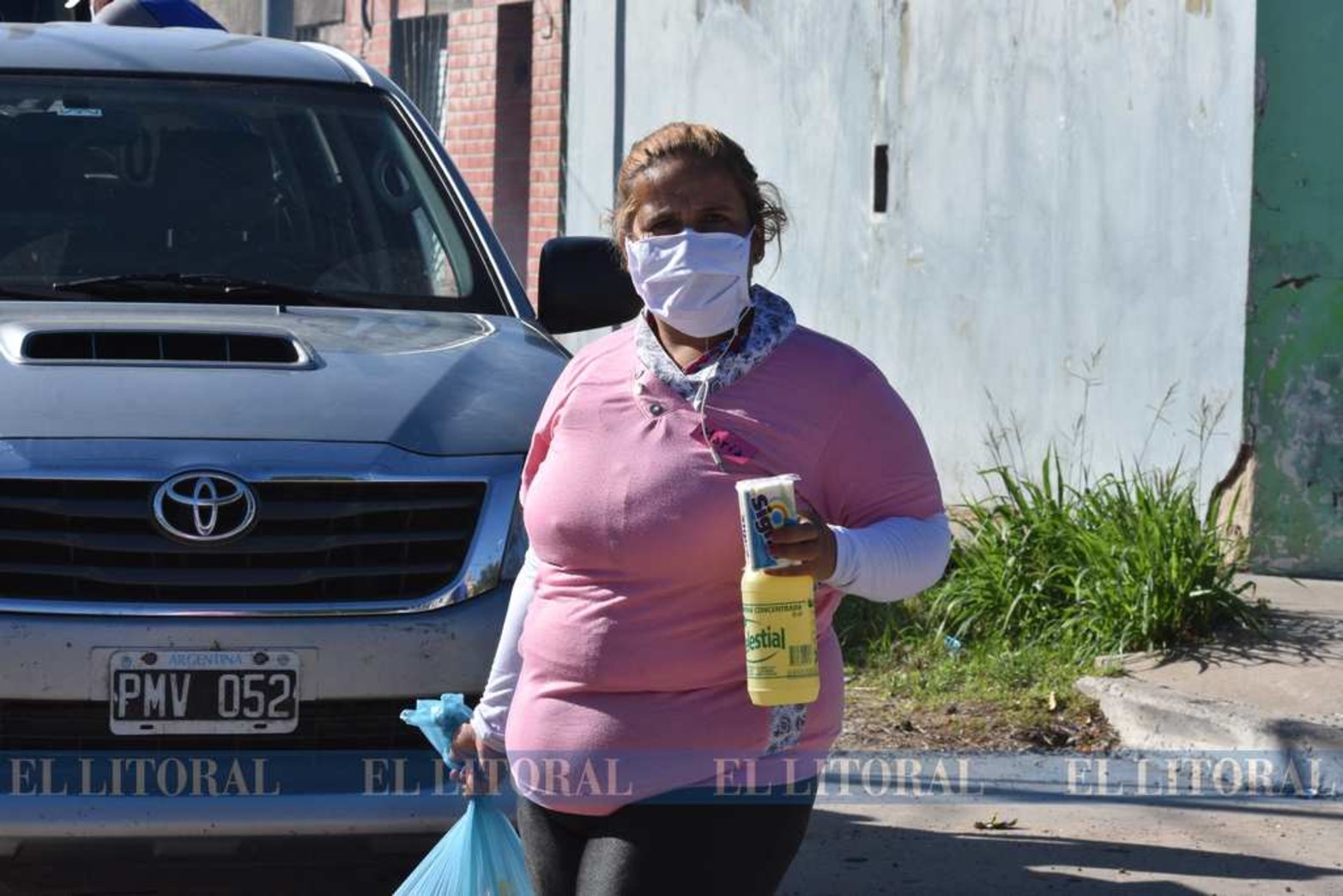 El Ejercito y el Ministerio de Desarrollo Social de la provincia entregó bolsones de comida y lavandina