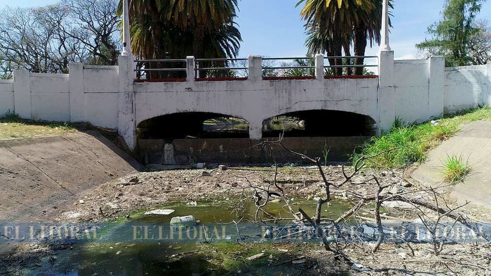 En sectores el Parque Juan de Garay se ve afectado por la falta de mantenimiento municipal.
