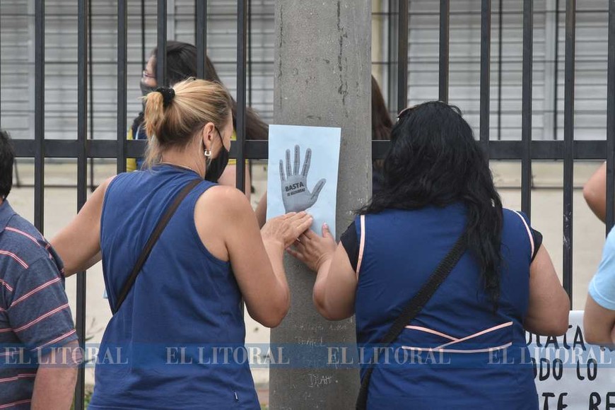 Primer abrazo a una escuela por ola de robos