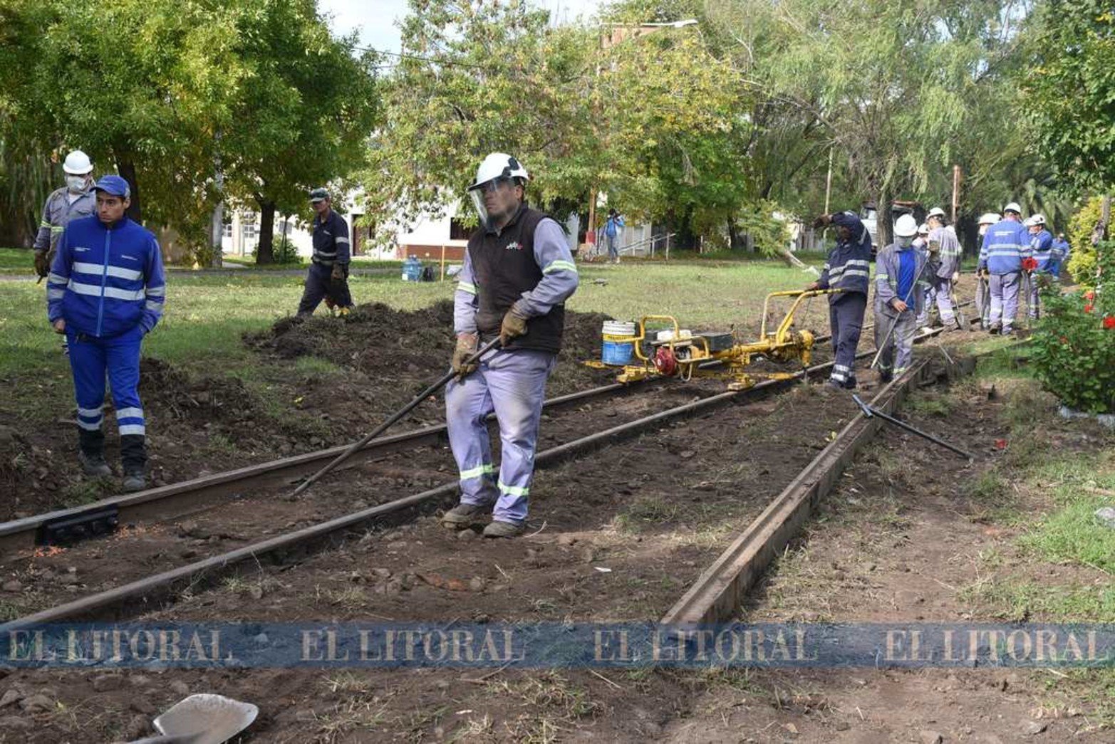 Reparación de vías Vélez Sarsfield y Llerena
