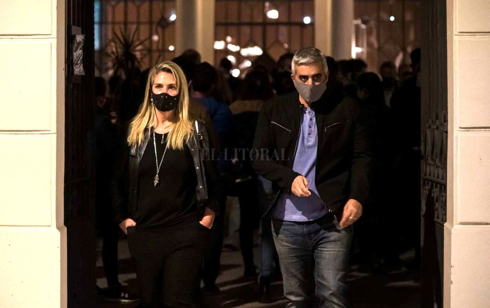 Anoche en el ingreso de la biblioteca Argentina Juan Alvarez.