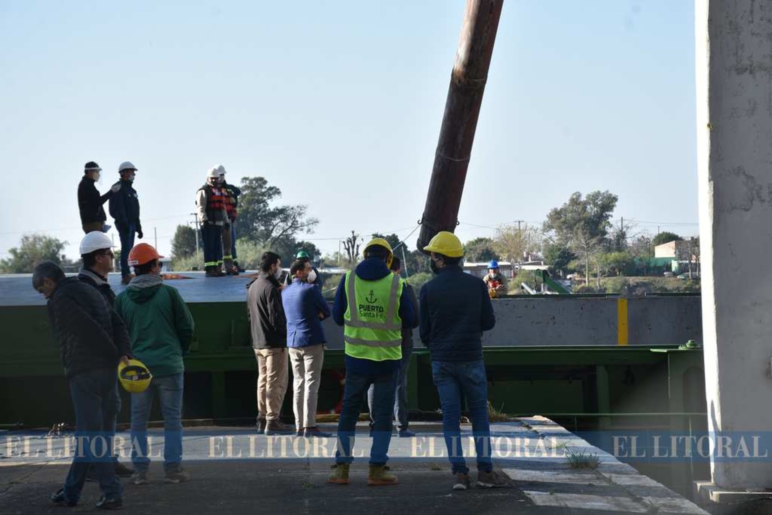 Maíz partido...Con destino a Montevideo, un barco volvió a ingresar al puerto de Santa Fe después de cinco años.