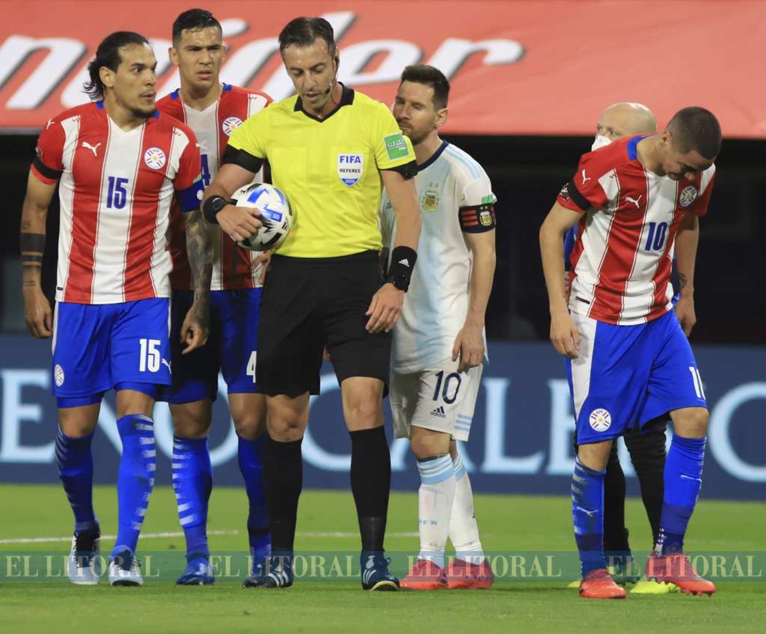 Cara conocida. El brasileño Raphael Claus es el árbitro del partido. Fue el mismo que dirigió la final de la Copa Sudamericana entre Colón e Independiente del Valle.