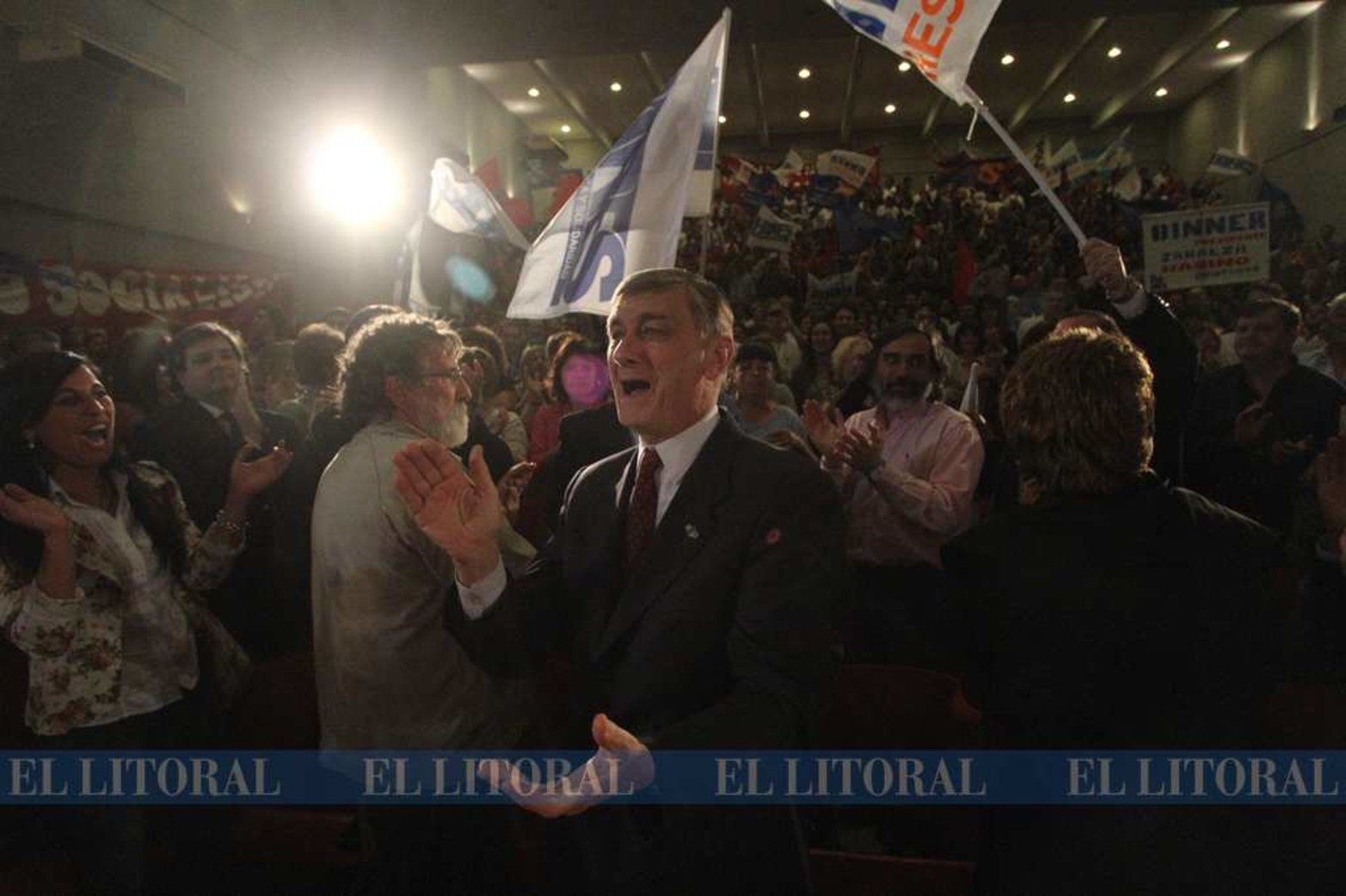 En las elecciones generales del 23 de octubre logró el segundo puesto, detrás del 54.11% de Cristina Fernández de Kirchner.