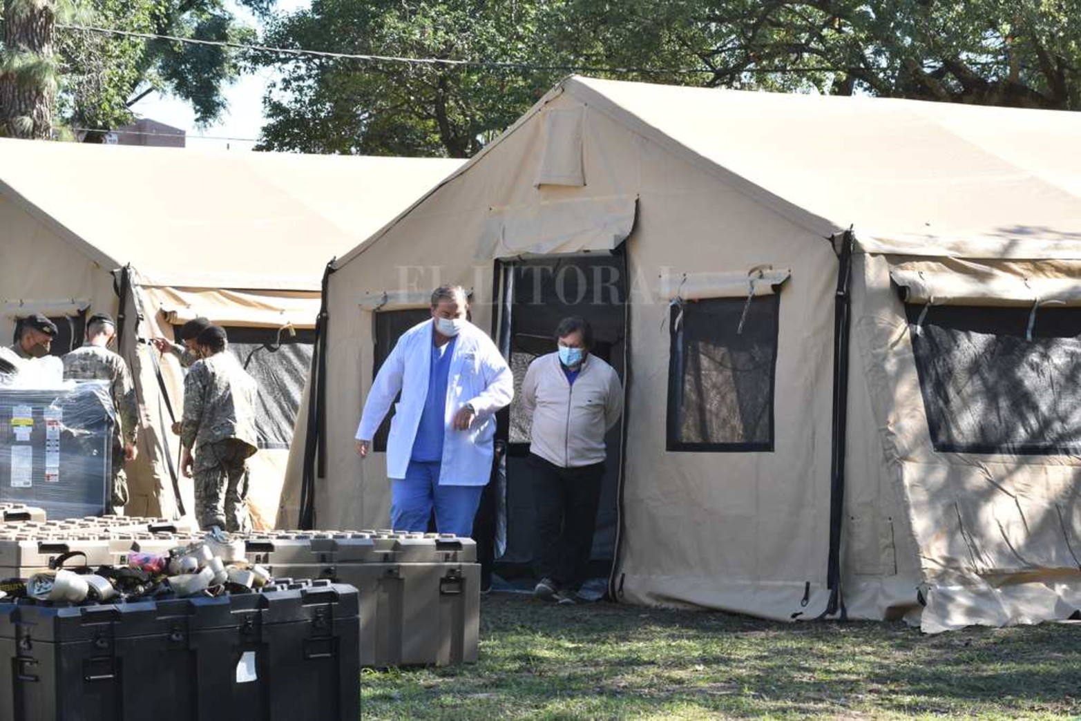 El director del hospital José María Cullen, Juan Pablo Poletti está en cada detalle. Con personal del nosocomio será atendido.