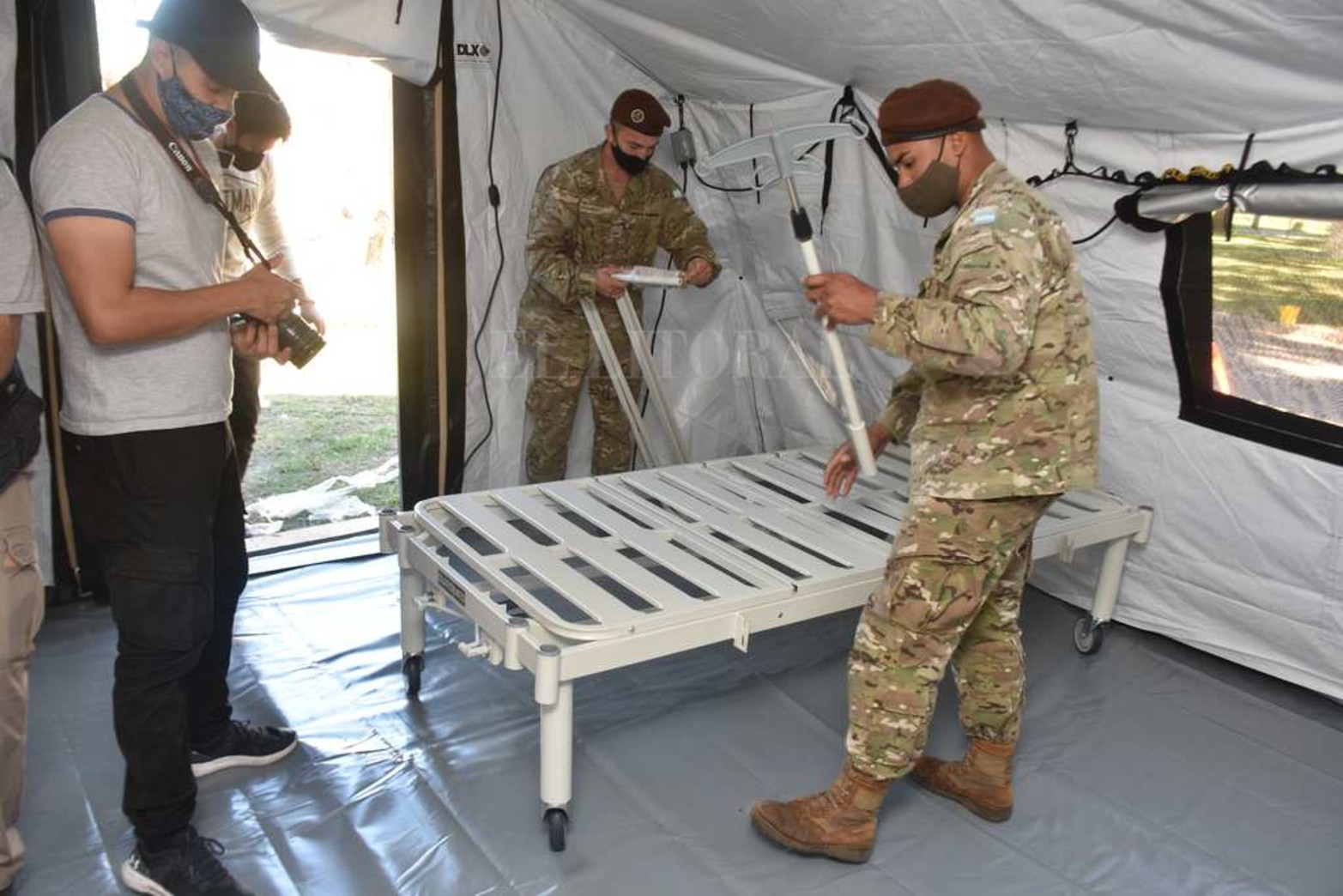 El hospital militar móvil llegó como una donación al país. Tiene capacidad para 40 camas de internación media.