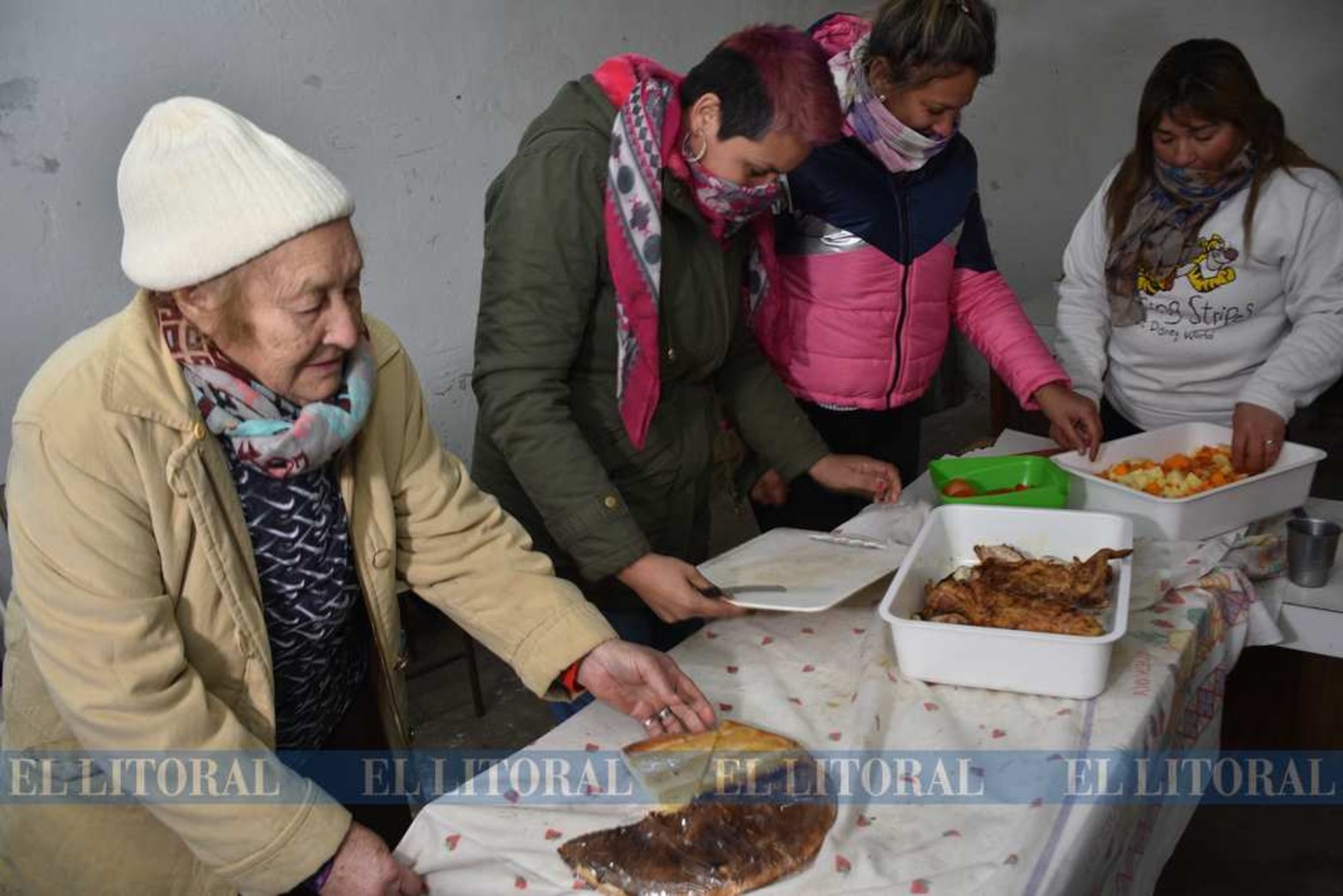 Los miércoles y viernes la vecinal brinda una copa de leche y almuerzo a 80 personas.