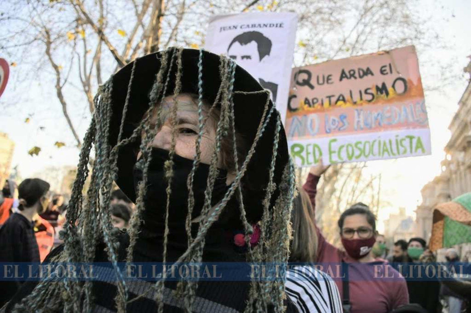27 de agosto. Protesta en Rosario de organizaciones ambientales reclamando que el Congreso debate sobre una ley para los humedales.