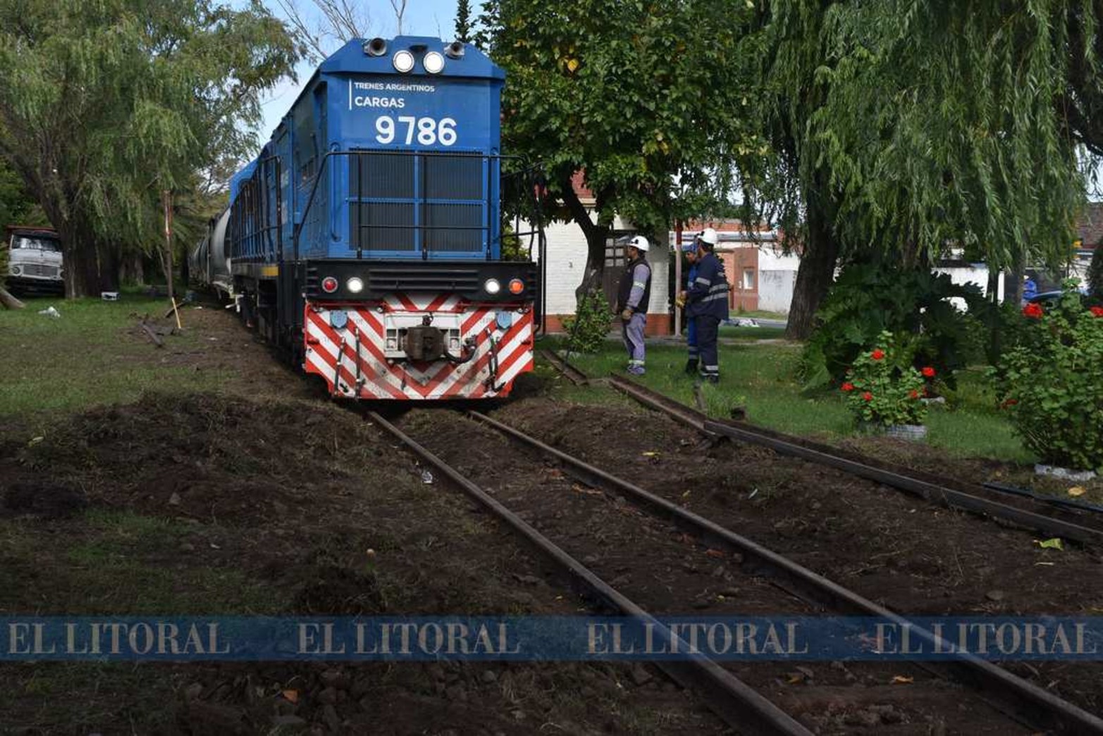 Reparación de vías Vélez Sarsfield y Llerena