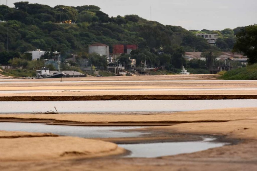 Por aire y por tierra: así está el río Paraná