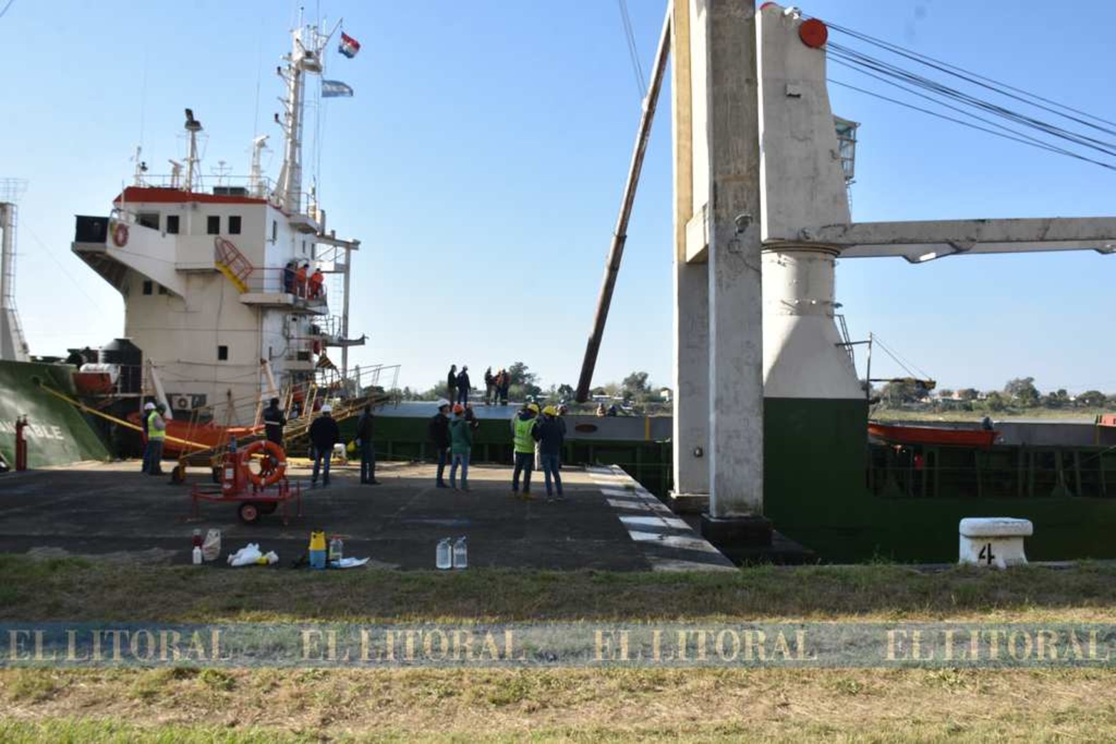 Maíz partido...Con destino a Montevideo, un barco volvió a ingresar al puerto de Santa Fe después de cinco años.