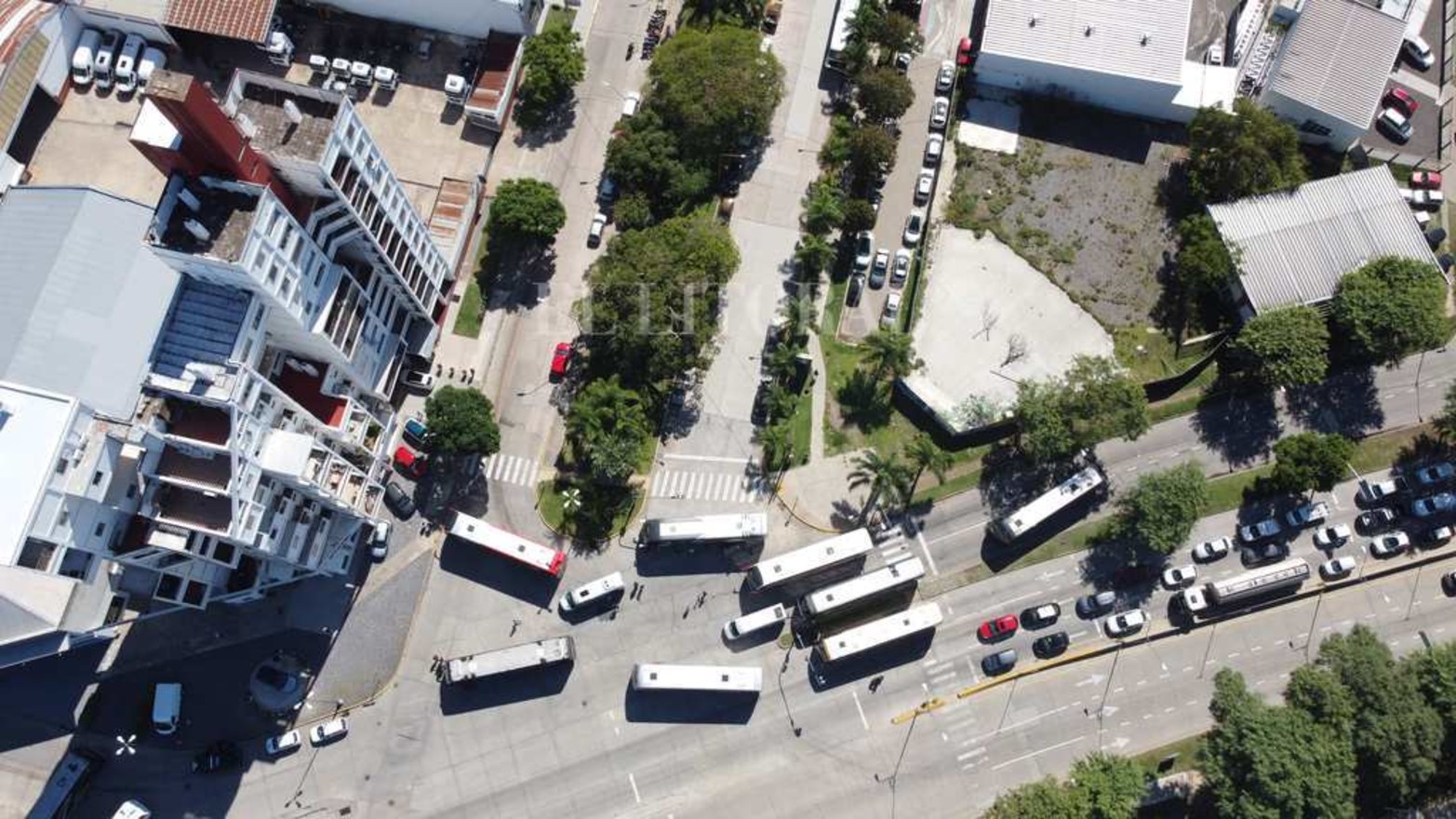 Desde el drone de El Litoral la vista aérea muestra avenida Alem y Belgrano.