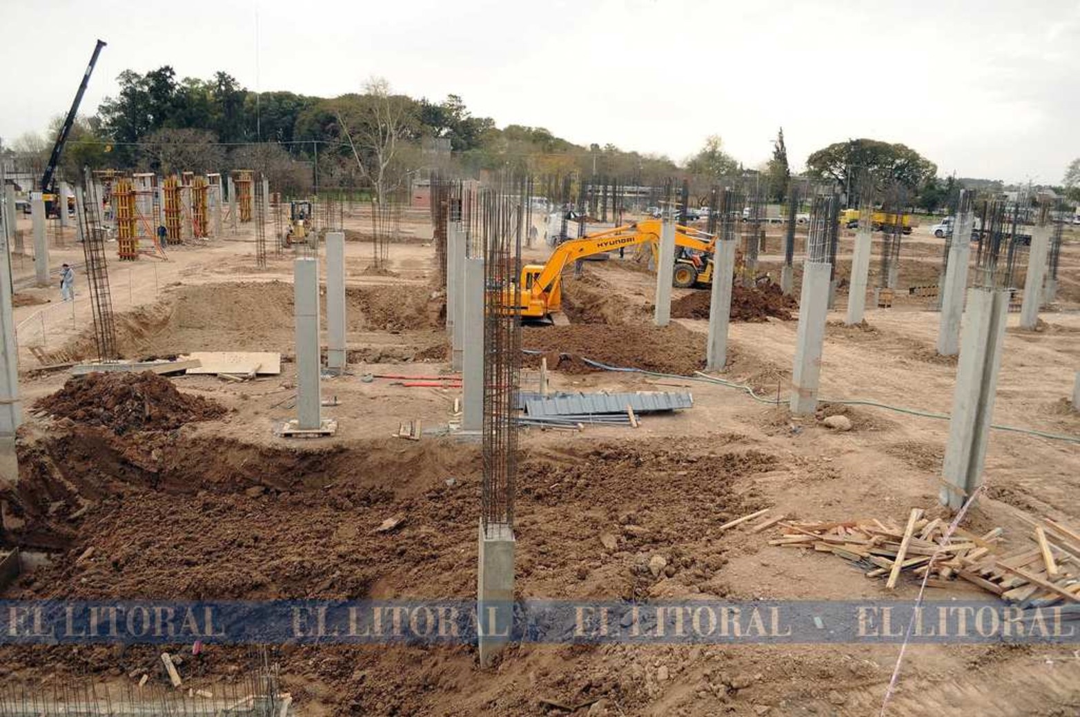 Lunes 25 de octubre de 2010. La obra empieza a dejarse ver con los pilotes